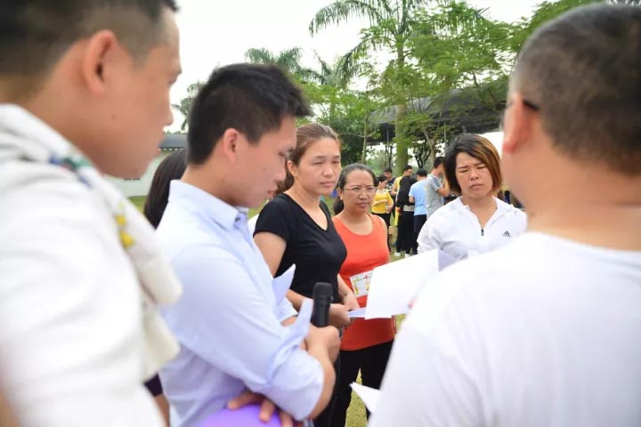 口哨發(fā)令、旗幟落下，比賽的完美呈現(xiàn)，離不開裁判員的辛苦付出，低調(diào)是他們的代名詞