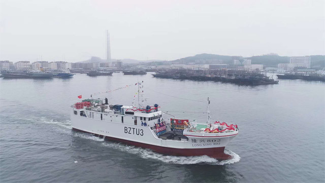 我國自主建造的首批兩艘大洋性玻璃鋼超低溫金槍魚延繩釣船隆興801和隆興802順利啟航，對(duì)于我國的玻璃鋼漁船產(chǎn)業(yè)化進(jìn)程具有里程碑式的重要而深遠(yuǎn)的意義。廣東博皓提供玻璃鋼船艇選材解決方案。