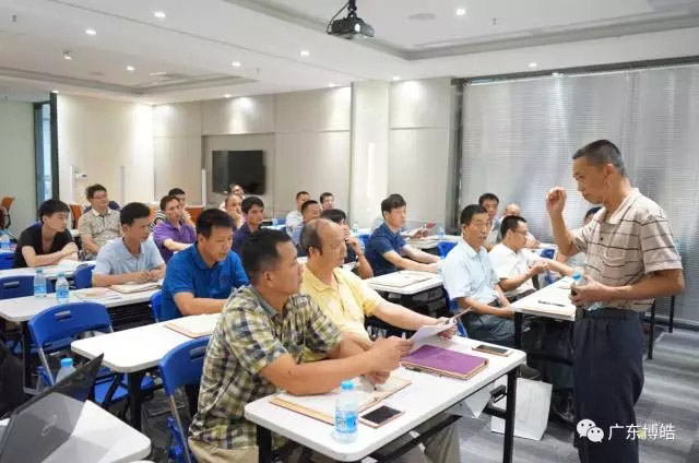主講——原中國玻璃鋼協(xié)會技術(shù)研修的模具制作特聘講師、廣東博皓復合材料有限公司復合材料應(yīng)用技術(shù)總顧問譚永枝老師